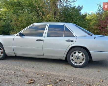 Мерседес Е-Класс 1990 в Жидачов на Automoto.ua Серый Мерседес Е-Класс, объемом двигателя 2 л и пробегом 365 тыс. км за 2300 $, фото 4 на Automoto.ua