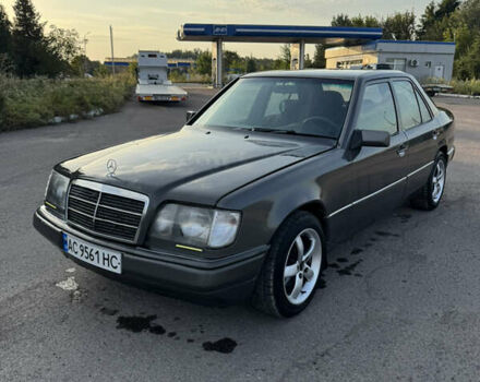 Серый Мерседес Е-Класс, объемом двигателя 2.3 л и пробегом 300 тыс. км за 2150 $, фото 4 на Automoto.ua