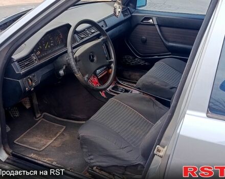 Мерседес Е-Класс 1990 в Первомайском на Automoto.ua Серый Мерседес Е-Класс, объемом двигателя 2.3 л и пробегом 0 тыс. км за 1950 $, фото 6 на Automoto.ua