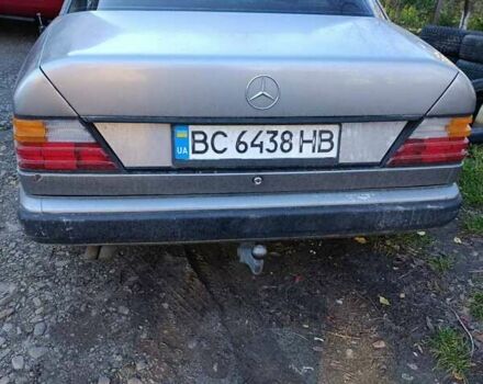 Серый Мерседес Е-Класс, объемом двигателя 3 л и пробегом 400 тыс. км за 1700 $, фото 1 на Automoto.ua