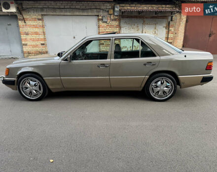 Серый Мерседес Е-Класс, объемом двигателя 2.3 л и пробегом 400 тыс. км за 4999 $, фото 5 на Automoto.ua