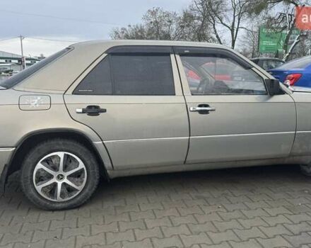 Серый Мерседес Е-Класс, объемом двигателя 2 л и пробегом 430 тыс. км за 1500 $, фото 10 на Automoto.ua