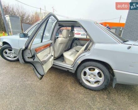 Сірий Мерседес Е-Клас, об'ємом двигуна 1.99 л та пробігом 403 тис. км за 2999 $, фото 8 на Automoto.ua