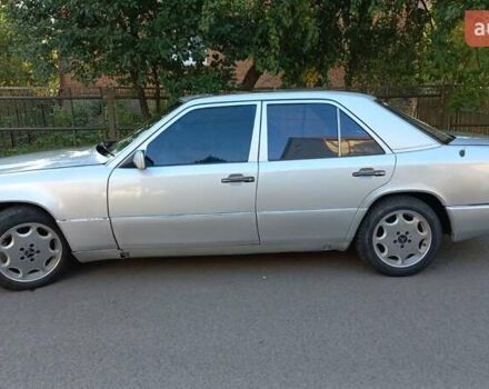 Сірий Мерседес Е-Клас, об'ємом двигуна 2 л та пробігом 361 тис. км за 2250 $, фото 3 на Automoto.ua