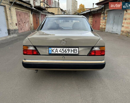 Серый Мерседес Е-Класс, объемом двигателя 2.3 л и пробегом 400 тыс. км за 4999 $, фото 3 на Automoto.ua