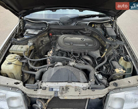 Серый Мерседес Е-Класс, объемом двигателя 2.3 л и пробегом 400 тыс. км за 4999 $, фото 17 на Automoto.ua