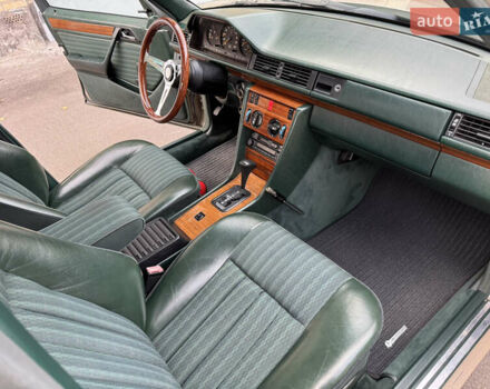 Серый Мерседес Е-Класс, объемом двигателя 2.3 л и пробегом 400 тыс. км за 4999 $, фото 12 на Automoto.ua