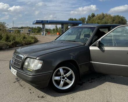 Серый Мерседес Е-Класс, объемом двигателя 2.3 л и пробегом 300 тыс. км за 2150 $, фото 19 на Automoto.ua