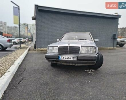 Сірий Мерседес Е-Клас, об'ємом двигуна 1.99 л та пробігом 403 тис. км за 2999 $, фото 1 на Automoto.ua