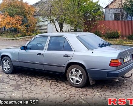Мерседес Е-Класс 1990 в Первомайском на Automoto.ua Серый Мерседес Е-Класс, объемом двигателя 2.3 л и пробегом 0 тыс. км за 1950 $, фото 3 на Automoto.ua