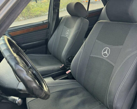 Серый Мерседес Е-Класс, объемом двигателя 2.3 л и пробегом 300 тыс. км за 2150 $, фото 15 на Automoto.ua