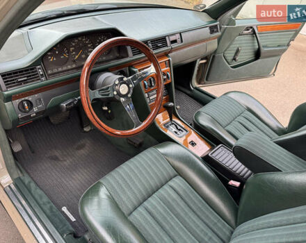 Серый Мерседес Е-Класс, объемом двигателя 2.3 л и пробегом 400 тыс. км за 4999 $, фото 13 на Automoto.ua