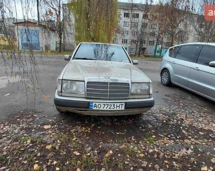 Серый Мерседес Е-Класс, объемом двигателя 2.5 л и пробегом 443 тыс. км за 2000 $, фото 2 на Automoto.ua