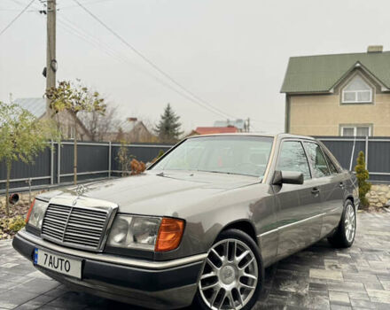 Серый Мерседес Е-Класс, объемом двигателя 2.6 л и пробегом 400 тыс. км за 4800 $, фото 3 на Automoto.ua