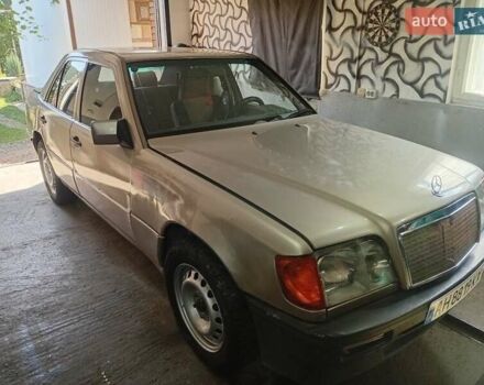 Серый Мерседес Е-Класс, объемом двигателя 2.6 л и пробегом 320 тыс. км за 1600 $, фото 3 на Automoto.ua