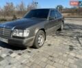 Серый Мерседес Е-Класс, объемом двигателя 2 л и пробегом 350 тыс. км за 3000 $, фото 1 на Automoto.ua