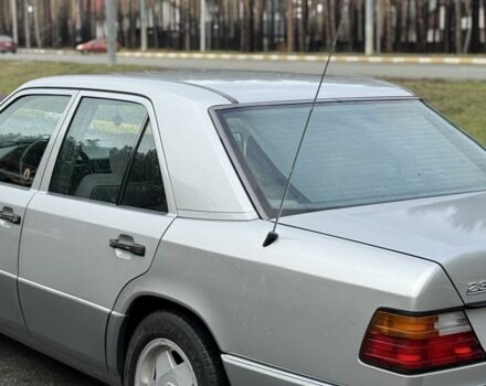 Серый Мерседес Е-Класс, объемом двигателя 2.3 л и пробегом 163 тыс. км за 8000 $, фото 2 на Automoto.ua