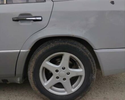 Мерседес Е-Класс 1991 в Каменце-Подольском на Automoto.ua Серый Мерседес Е-Класс, объемом двигателя 2.3 л и пробегом 290 тыс. км за 2750 $, фото 12 на Automoto.ua