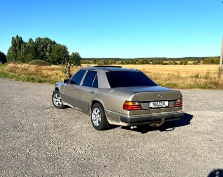 Мерседес Е-Класс 1991 в Рокитном на Automoto.ua Серый Мерседес Е-Класс, объемом двигателя 2.6 л и пробегом 0 тыс. км за 2200 $, фото 3 на Automoto.ua