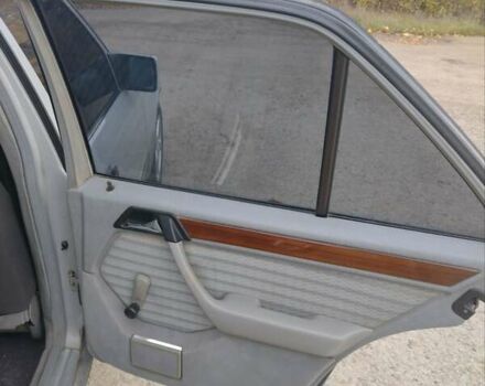 Мерседес Е-Класс 1991 в Каменце-Подольском на Automoto.ua Серый Мерседес Е-Класс, объемом двигателя 2.3 л и пробегом 290 тыс. км за 2750 $, фото 18 на Automoto.ua