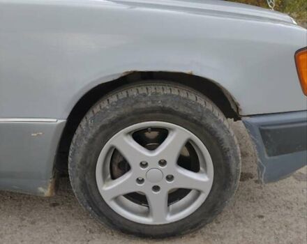 Мерседес Е-Класс 1991 в Каменце-Подольском на Automoto.ua Серый Мерседес Е-Класс, объемом двигателя 2.3 л и пробегом 290 тыс. км за 2750 $, фото 10 на Automoto.ua