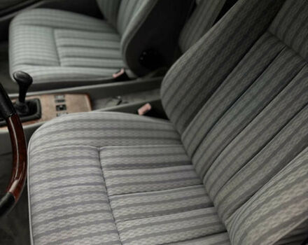 Серый Мерседес Е-Класс, объемом двигателя 2.6 л и пробегом 400 тыс. км за 4800 $, фото 17 на Automoto.ua