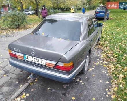 Серый Мерседес Е-Класс, объемом двигателя 2 л и пробегом 250 тыс. км за 3000 $, фото 1 на Automoto.ua