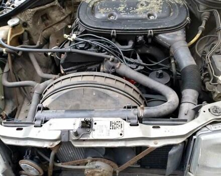 Серый Мерседес Е-Класс, объемом двигателя 2 л и пробегом 250 тыс. км за 3000 $, фото 2 на Automoto.ua