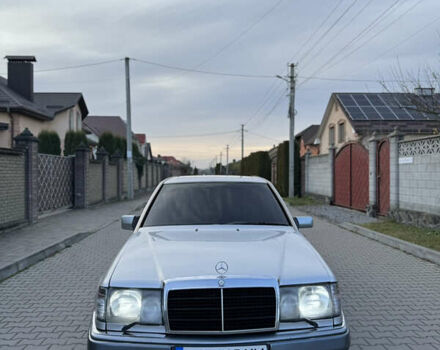 Серый Мерседес Е-Класс, объемом двигателя 2.6 л и пробегом 250 тыс. км за 3450 $, фото 2 на Automoto.ua