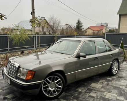 Серый Мерседес Е-Класс, объемом двигателя 2.6 л и пробегом 400 тыс. км за 4400 $, фото 4 на Automoto.ua