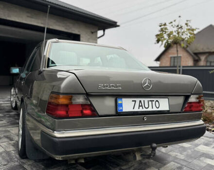 Серый Мерседес Е-Класс, объемом двигателя 2.6 л и пробегом 400 тыс. км за 4800 $, фото 7 на Automoto.ua