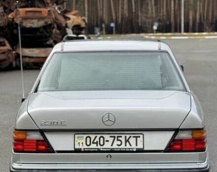 Серый Мерседес Е-Класс, объемом двигателя 2.3 л и пробегом 163 тыс. км за 8000 $, фото 3 на Automoto.ua