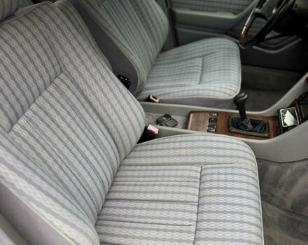 Серый Мерседес Е-Класс, объемом двигателя 2.6 л и пробегом 400 тыс. км за 4400 $, фото 14 на Automoto.ua