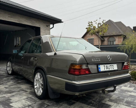 Серый Мерседес Е-Класс, объемом двигателя 2.6 л и пробегом 400 тыс. км за 4800 $, фото 9 на Automoto.ua