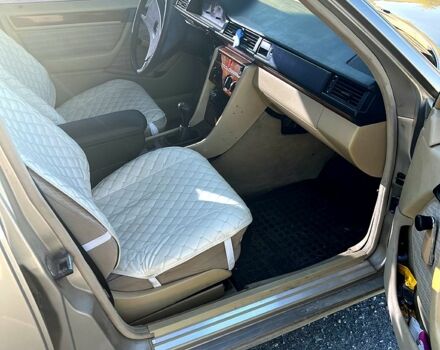 Мерседес Е-Класс 1991 в Рокитном на Automoto.ua Серый Мерседес Е-Класс, объемом двигателя 2.6 л и пробегом 0 тыс. км за 2200 $, фото 5 на Automoto.ua