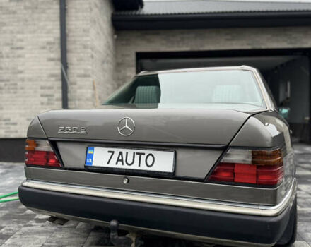 Серый Мерседес Е-Класс, объемом двигателя 2.6 л и пробегом 400 тыс. км за 4400 $, фото 8 на Automoto.ua