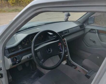 Мерседес Е-Класс 1991 в Каменце-Подольском на Automoto.ua Серый Мерседес Е-Класс, объемом двигателя 2.3 л и пробегом 290 тыс. км за 2750 $, фото 15 на Automoto.ua