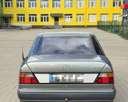 Серый Мерседес Е-Класс, объемом двигателя 2.6 л и пробегом 514 тыс. км за 3200 $, фото 3 на Automoto.ua