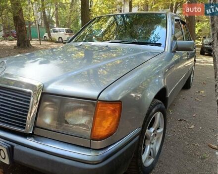 Серый Мерседес Е-Класс, объемом двигателя 3 л и пробегом 584 тыс. км за 2800 $, фото 7 на Automoto.ua