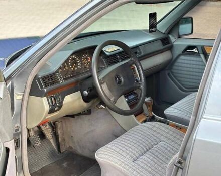 Серый Мерседес Е-Класс, объемом двигателя 2.6 л и пробегом 514 тыс. км за 3200 $, фото 10 на Automoto.ua