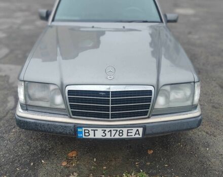 Серый Мерседес Е-Класс, объемом двигателя 2.5 л и пробегом 650 тыс. км за 1537 $, фото 1 на Automoto.ua