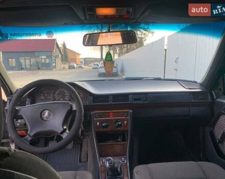 Серый Мерседес Е-Класс, объемом двигателя 2.6 л и пробегом 430 тыс. км за 1650 $, фото 6 на Automoto.ua