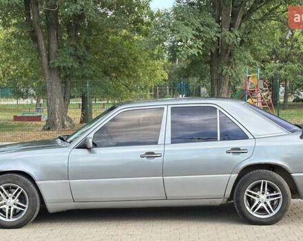 Серый Мерседес Е-Класс, объемом двигателя 2.6 л и пробегом 514 тыс. км за 3200 $, фото 5 на Automoto.ua