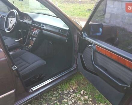 Серый Мерседес Е-Класс, объемом двигателя 2.3 л и пробегом 450 тыс. км за 2500 $, фото 8 на Automoto.ua