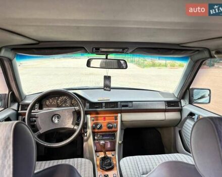 Серый Мерседес Е-Класс, объемом двигателя 2.6 л и пробегом 514 тыс. км за 3200 $, фото 11 на Automoto.ua