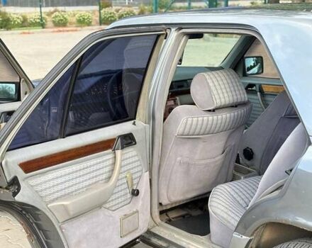 Серый Мерседес Е-Класс, объемом двигателя 2.6 л и пробегом 514 тыс. км за 3200 $, фото 15 на Automoto.ua