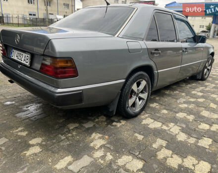 Серый Мерседес Е-Класс, объемом двигателя 2 л и пробегом 296 тыс. км за 2500 $, фото 6 на Automoto.ua