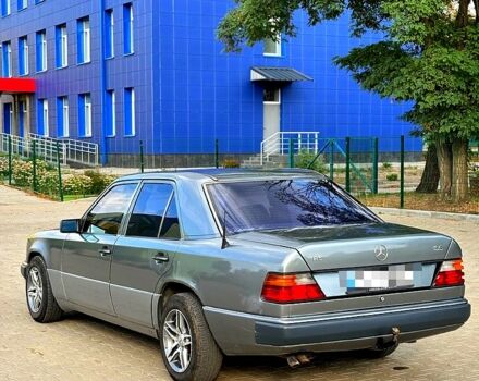 Сірий Мерседес Е-Клас, об'ємом двигуна 2.3 л та пробігом 0 тис. км за 2450 $, фото 3 на Automoto.ua