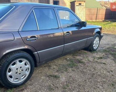 Серый Мерседес Е-Класс, объемом двигателя 2.3 л и пробегом 400 тыс. км за 2500 $, фото 3 на Automoto.ua