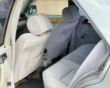 Серый Мерседес Е-Класс, объемом двигателя 2.6 л и пробегом 514 тыс. км за 3200 $, фото 19 на Automoto.ua